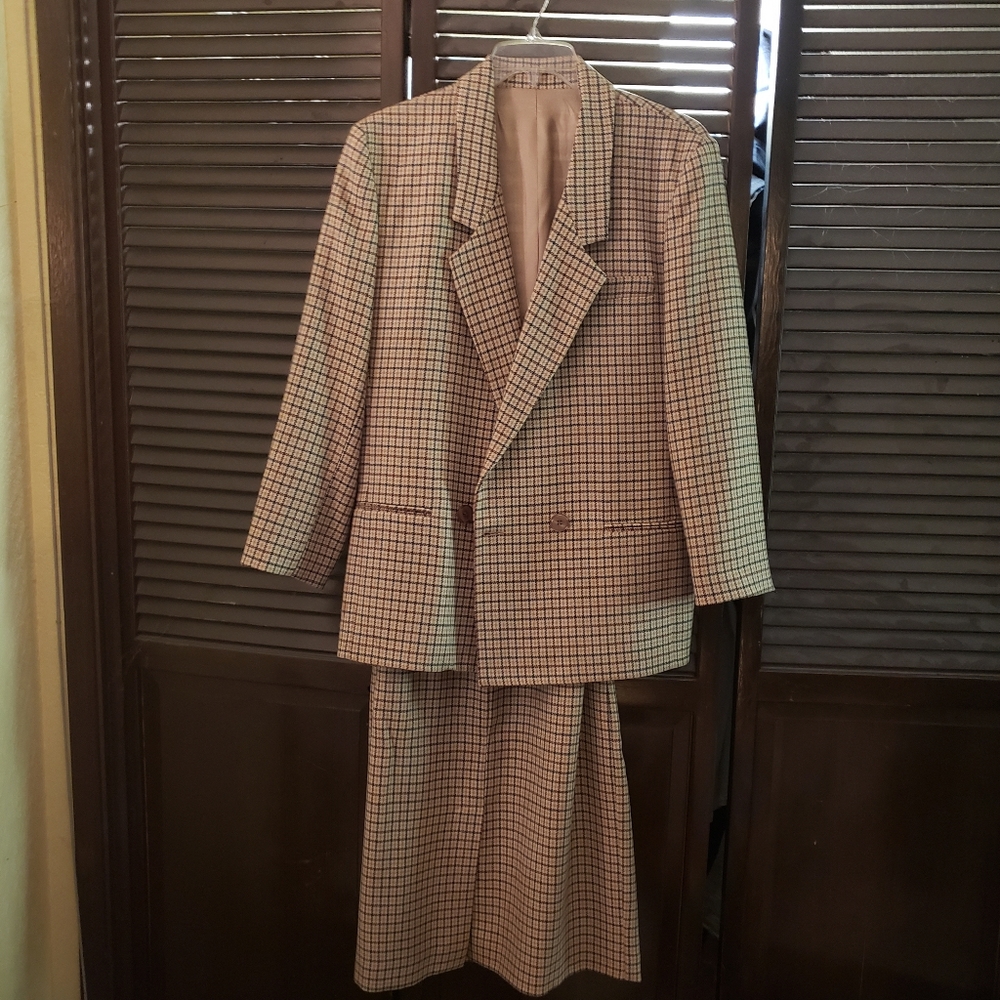 Karen Ellis Skirt Suit size 14 beige